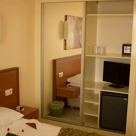 Lord Hotell Çeşme